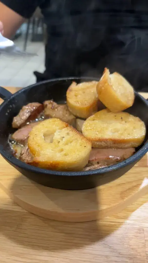 delil basanmay_Boras_Brie-Comte-Robert_review