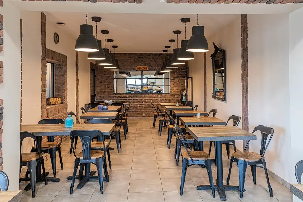 Hôtel l'Horloge Gourmande restaurant in Donzère