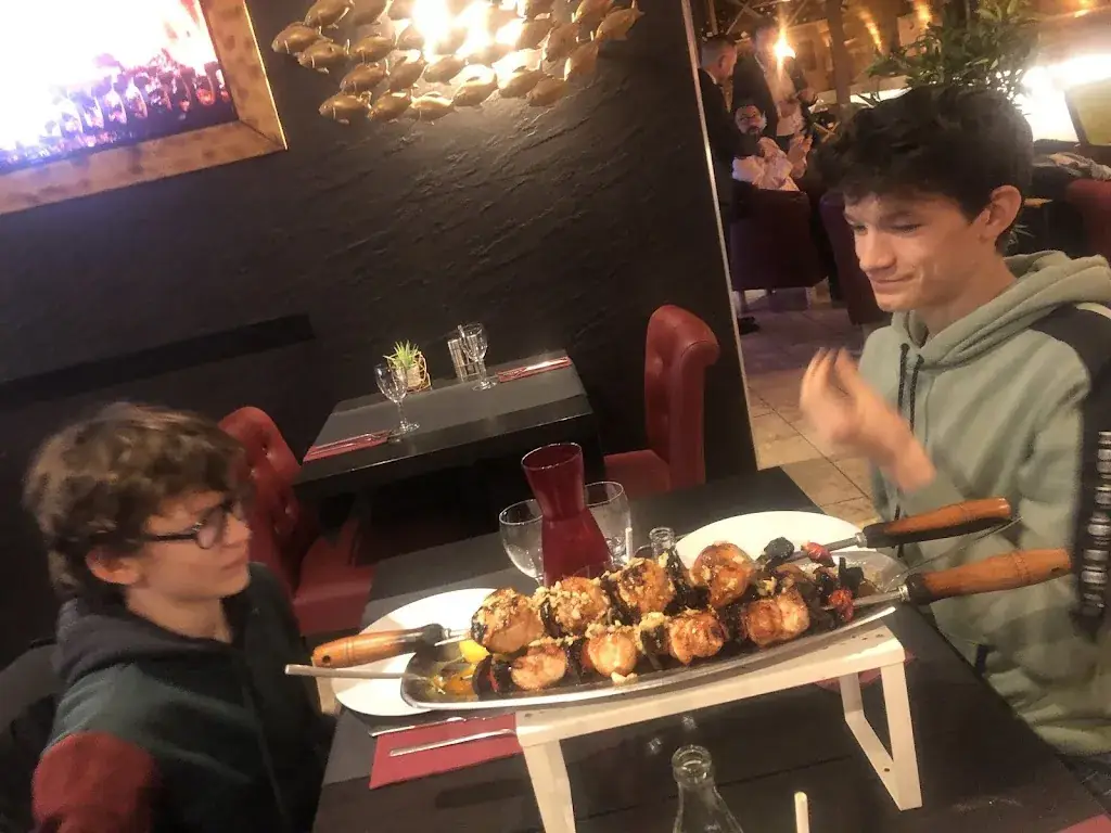 Raphaël Molliere_Sel et Braise_Cachan_review