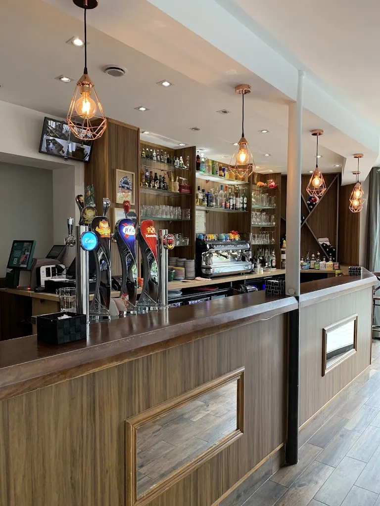 Le Carnot_Cachan_slider_image_2