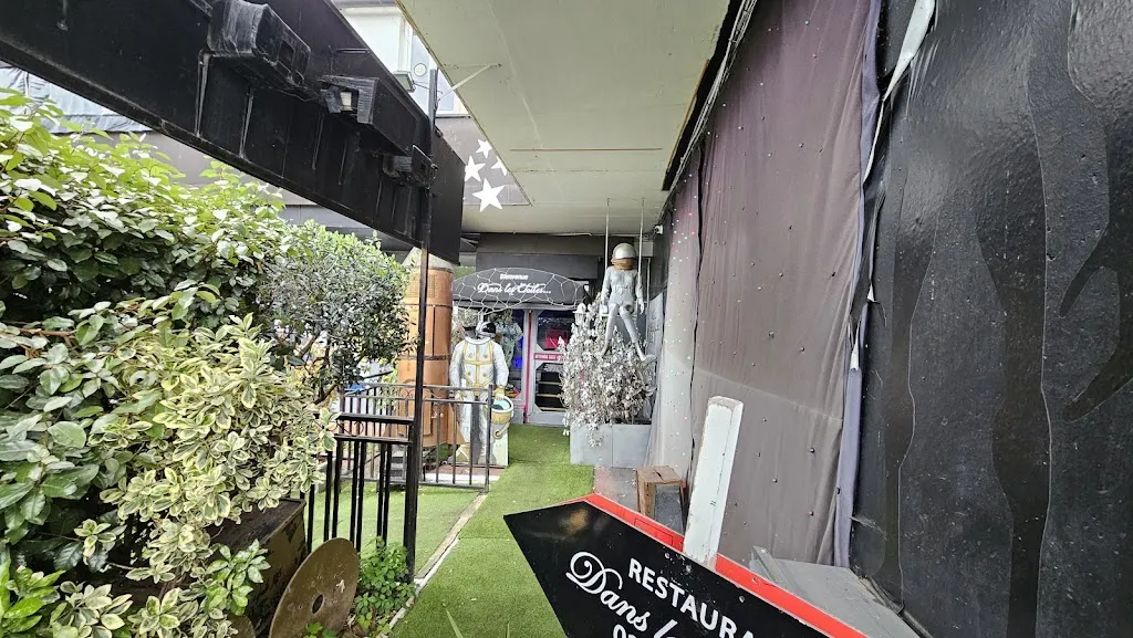 Sigpan Zeitoun_Dans les étoiles Pour votre confort garez vous sur le parking du KFC en face, à cause travaux dans la zone_Cergy_review