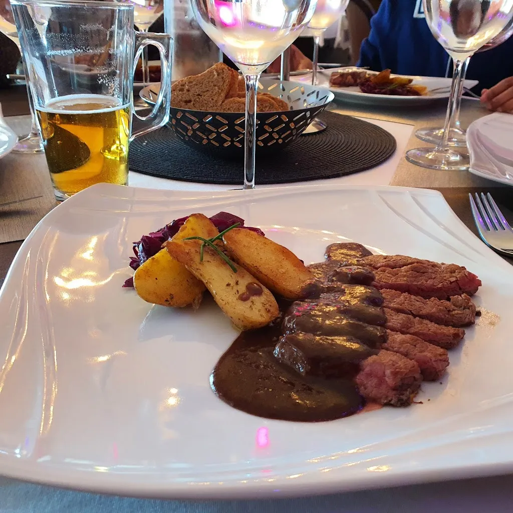 Dans les étoiles Pour votre confort garez vous sur le parking du KFC en face, à cause travaux dans la zone_Cergy_slider_image_3