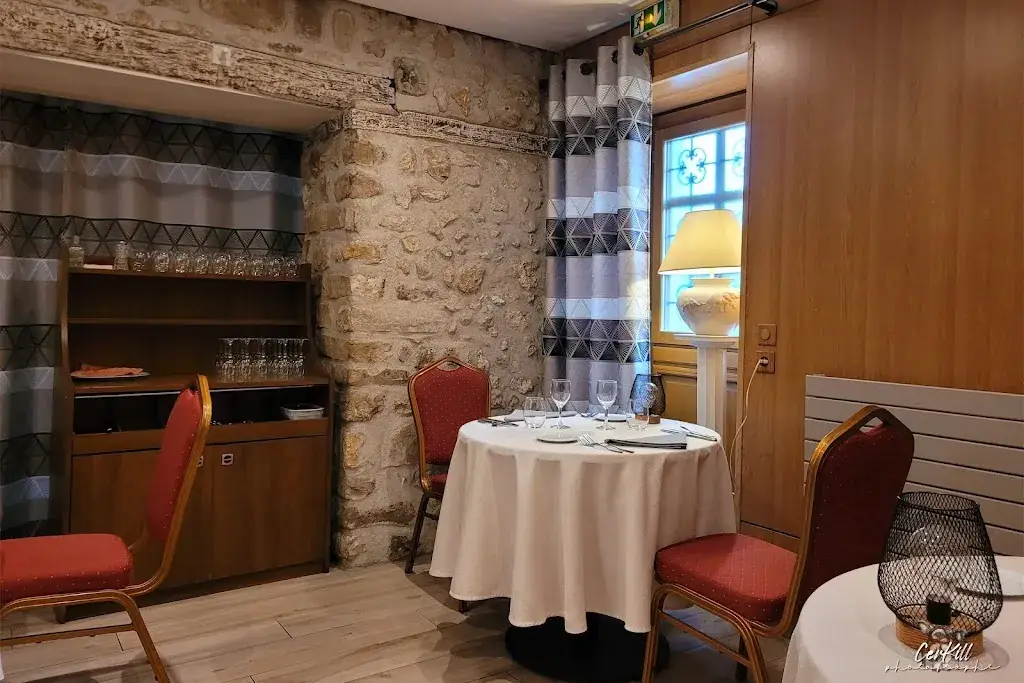 Le Relais Cocatrix restaurant in Étréchy