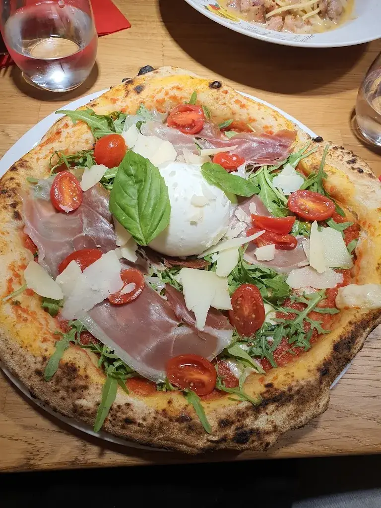 Sandra Ebassa Ongbiteke_La Piazza Ristorante Pizzeria_Bussy-Saint-Georges_review