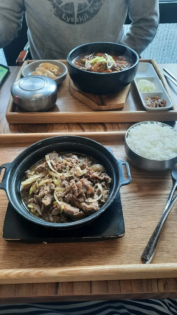 S. Leenders_Bon ga_Bussy-Saint-Georges_review