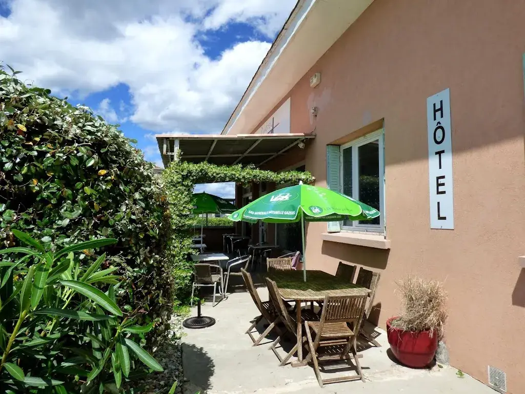 Logis Hôtel Drom'Sud Hôtel restaurant in Donzère