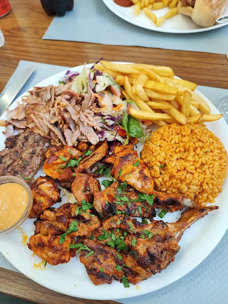 Alex (V.)_Rana_Bussy-Saint-Georges_reseña