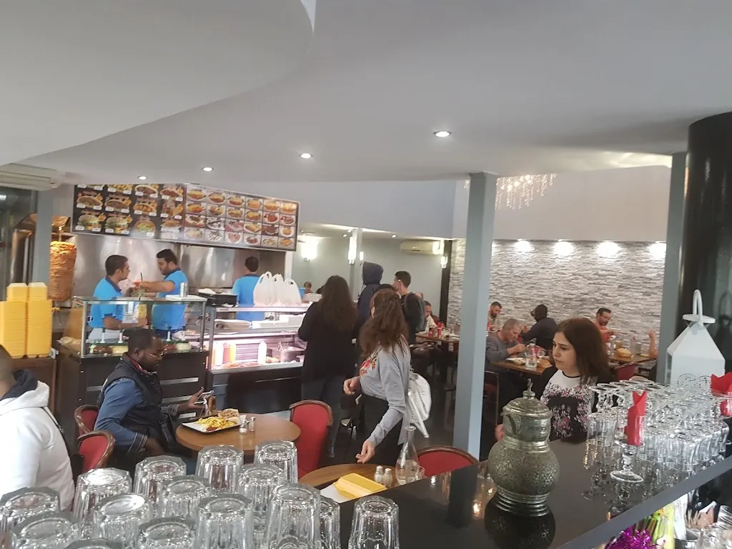 Rana_Bussy-Saint-Georges_slider_image_1