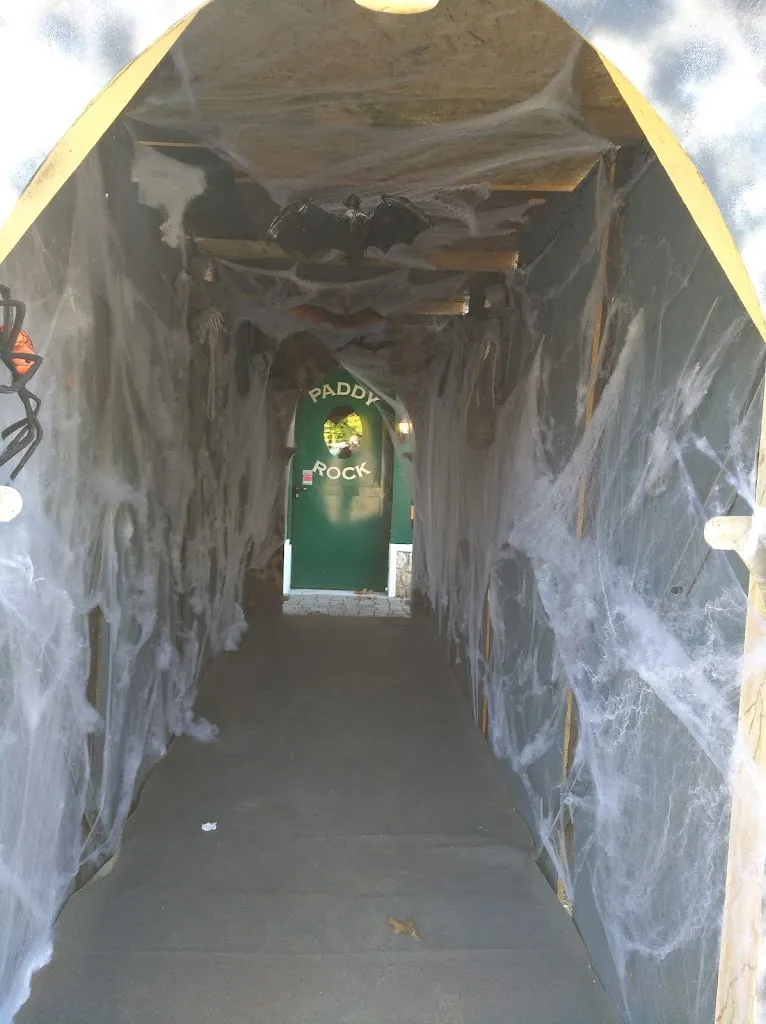 Paddy Rock_Chailly-en-Bière_slider_image_3