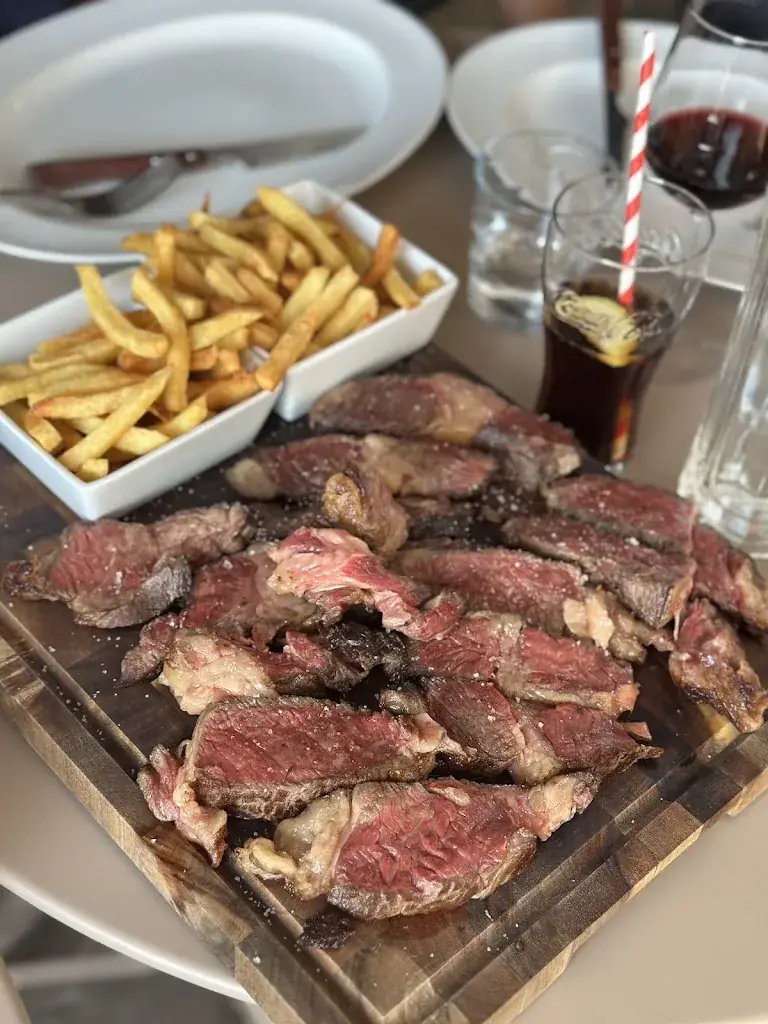 Eunice Chan_Le Gaulois Barbizon_Barbizon_review