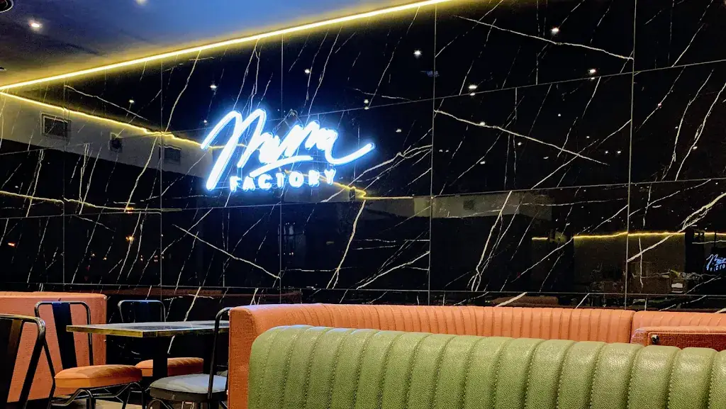 MAMA FACTORY restaurant in Buchelay