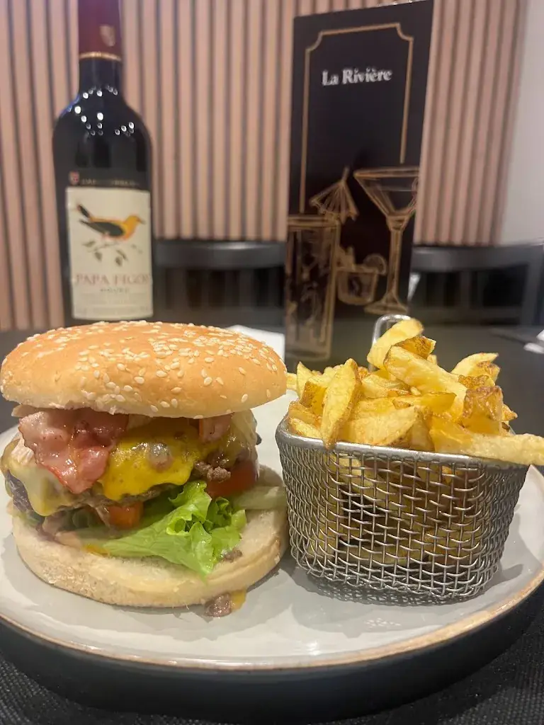 La Rivière_Carrières-sur-Seine_slider_image_3