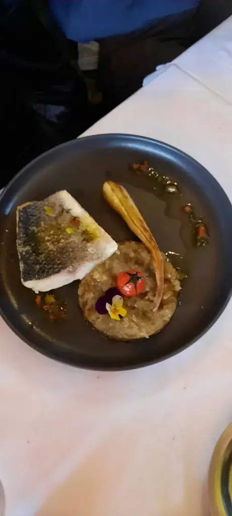 danh nguyen_Le Carrillon_Carrières-sur-Seine_review