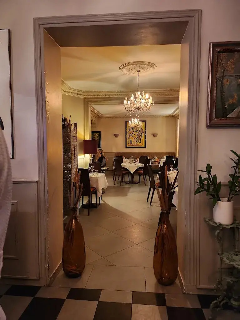 lєy 21_Le Carrillon_Carrières-sur-Seine_review