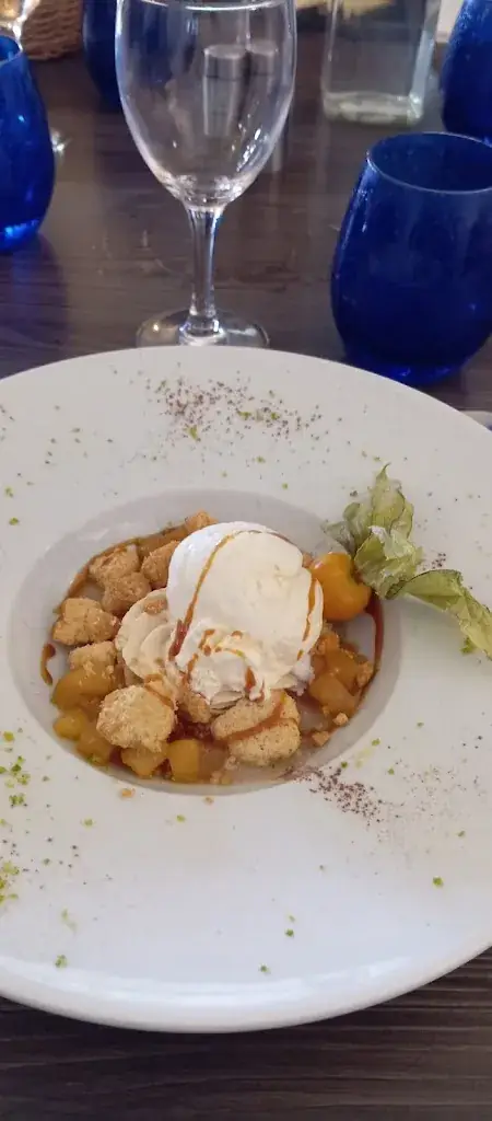 NELLY JEHANNIN-PILOST_Le Beau Rivage_Saint-Jean-les-Deux-Jumeaux_review