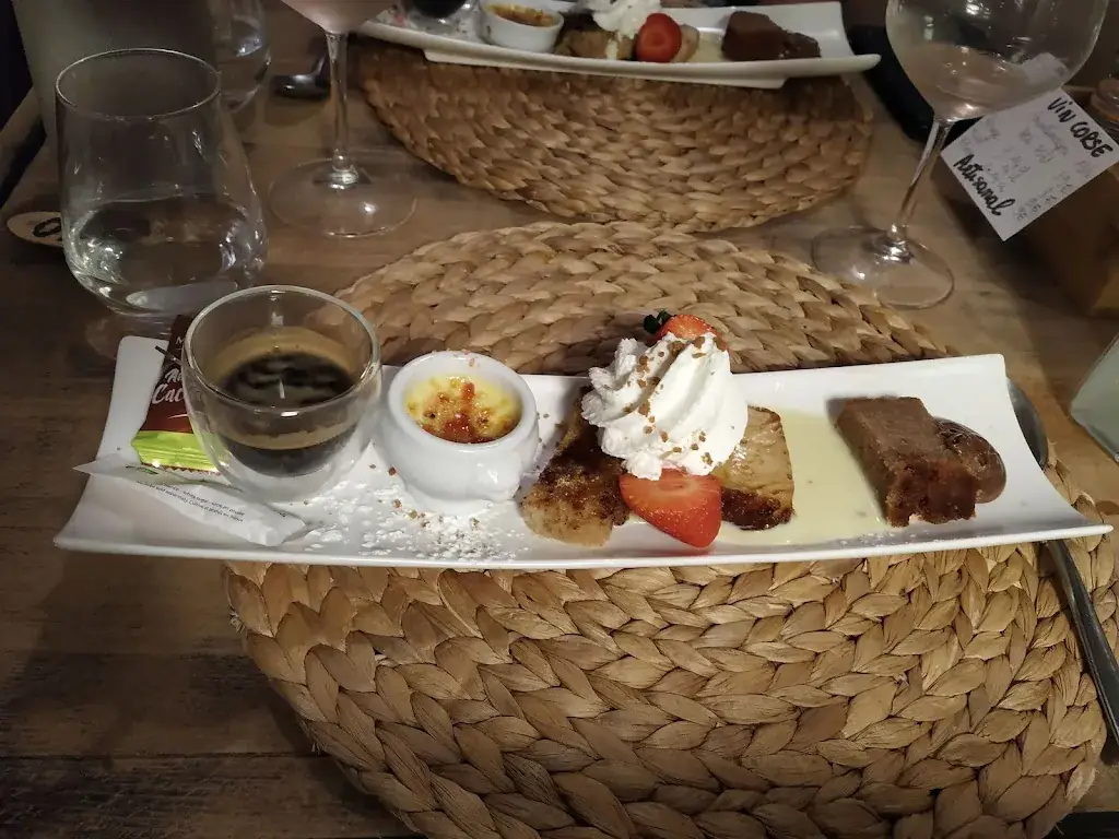 Yvonne Olver_L' entre 2 portes_Moret-Loing-et-Orvanne_review