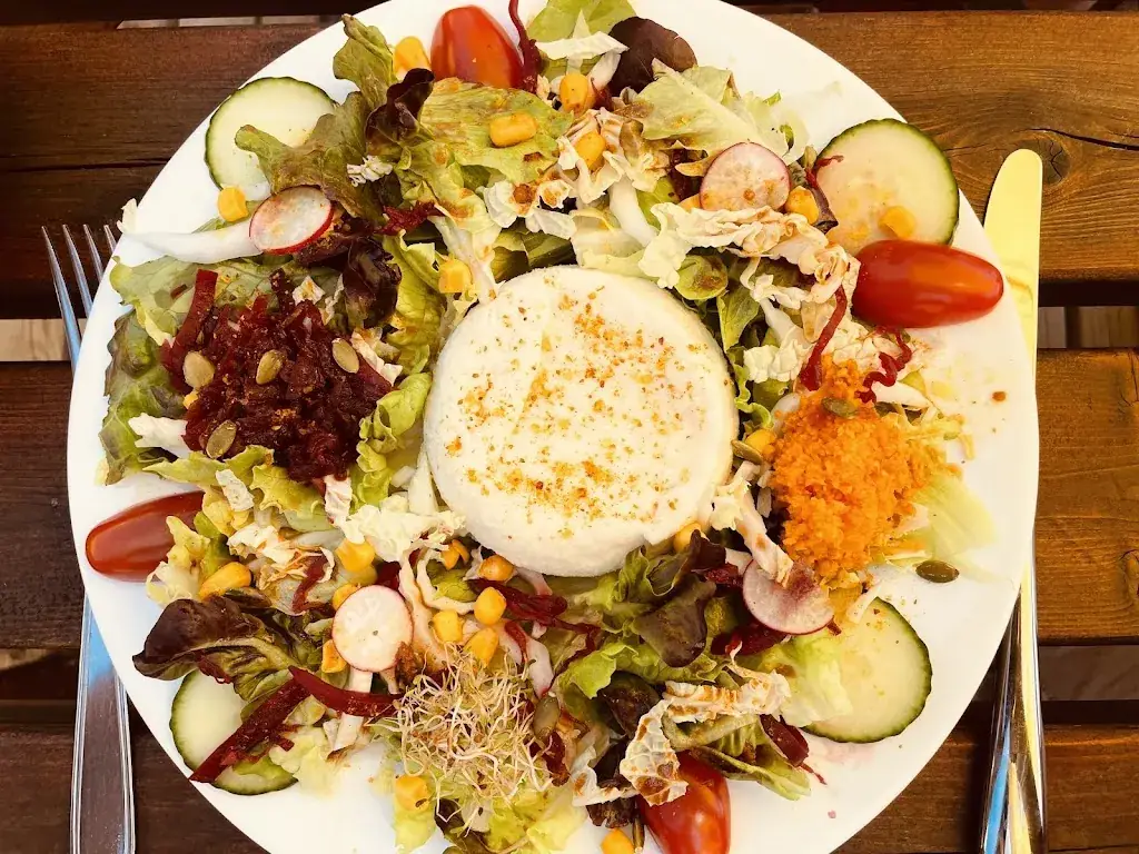 C. M._Buvette La Challa_Villars-sous-Mont_review