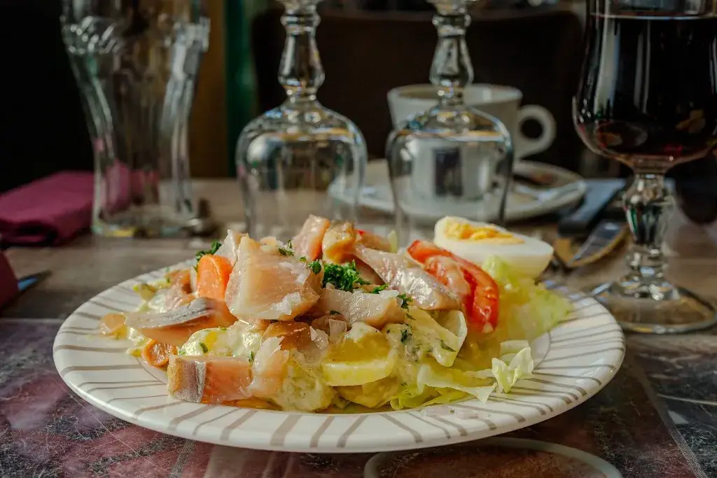 Dona Moth_Tabac de la mairie Bures sur Yvette_Bures-sur-Yvette_review