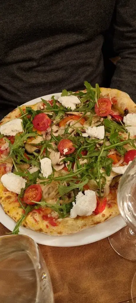 Santa Dovydaitytė_Pizza César_Orsay_review