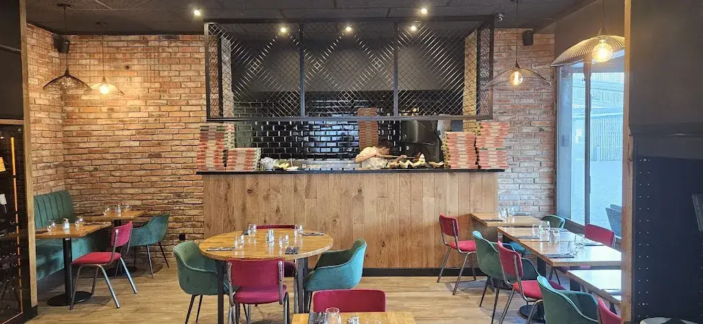 Younss AIT MOU_La Stradina_Ulis_review