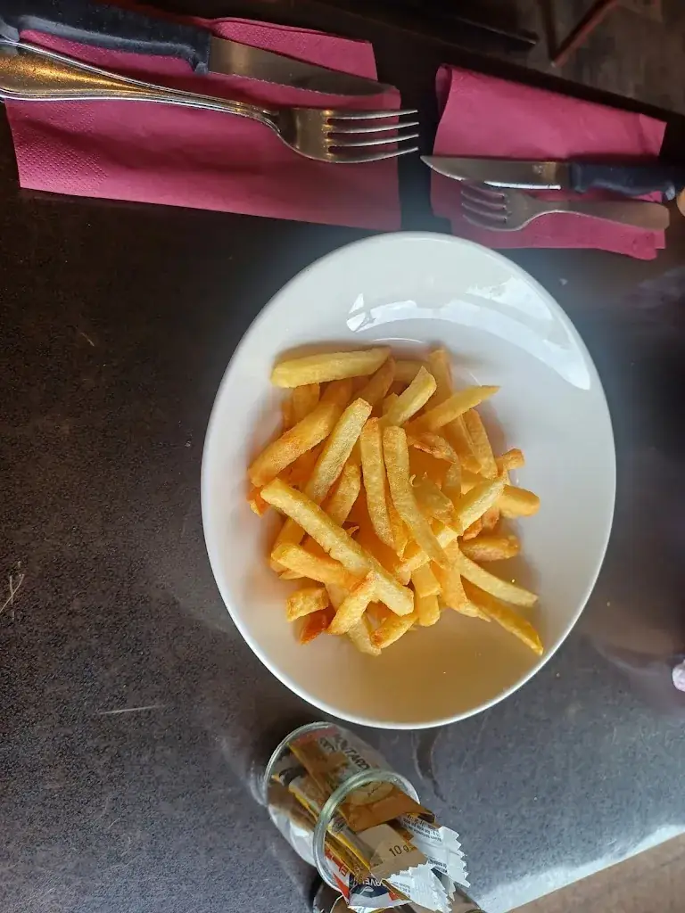 Ceyhun Babashov_L'Aquarelle Café_Orsay_review