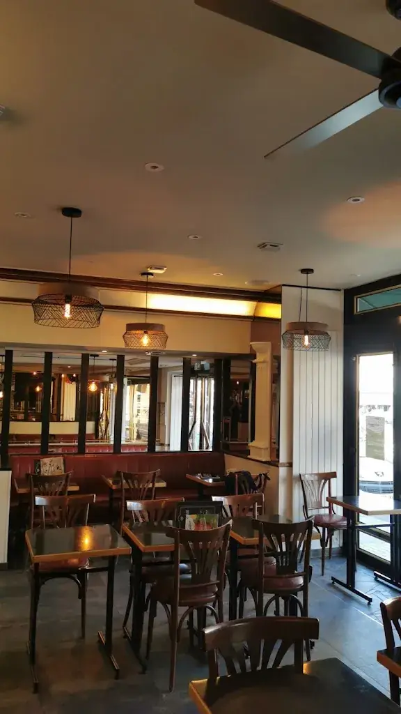 Bashir Bob_L'Aquarelle Café_Orsay_review