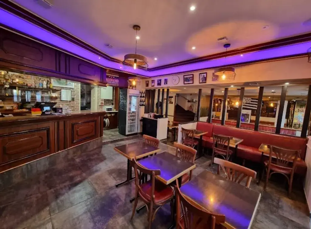 L'Aquarelle Café restaurant in Orsay