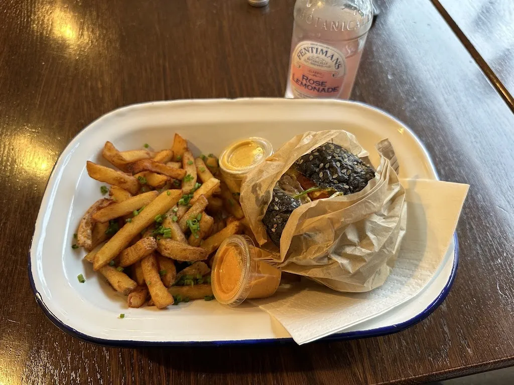 Julian Kamp_Bud's Deli_Orsay_review