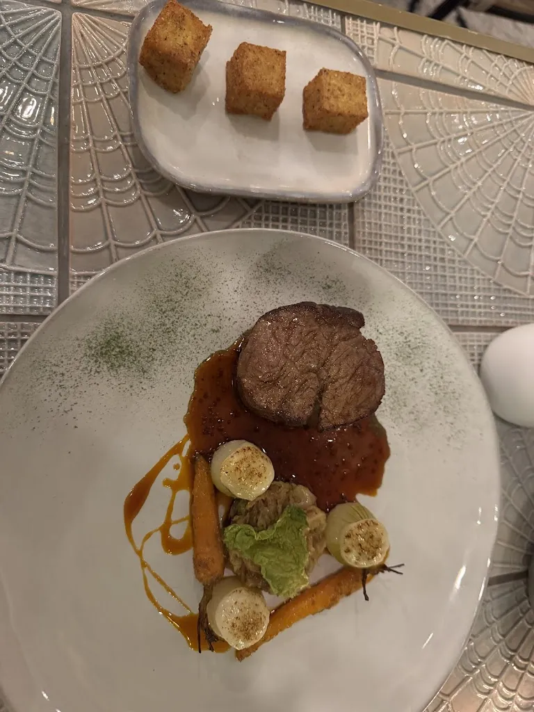 alistair goodall_BLOOM GARDEN Restaurant & Bar à cocktails_Paris_review