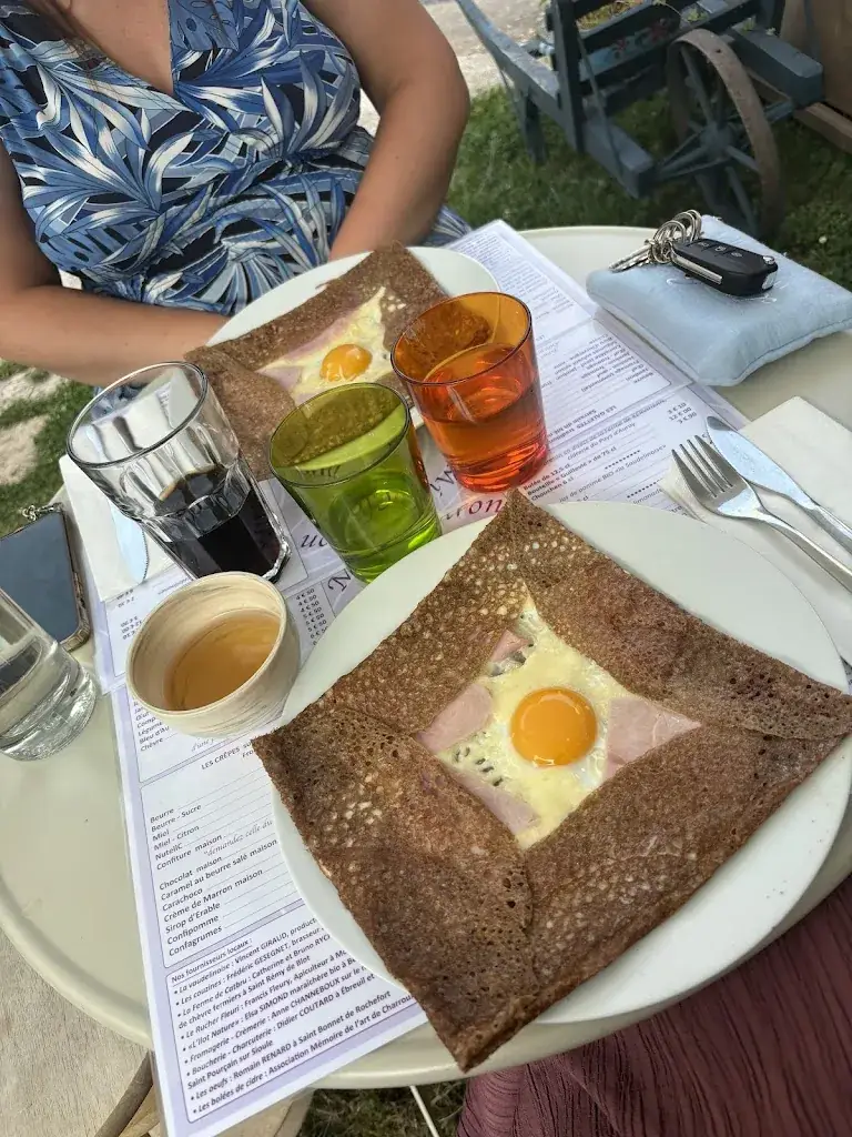 Miss Clairon Côté Cave et Côté Fourneaux_Ébreuil_slider_image_2