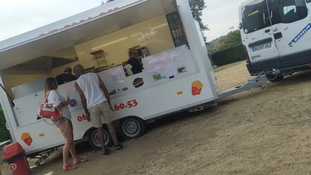 Leelou Perigault_LE SNACK EBREUIL_Ébreuil_recensione