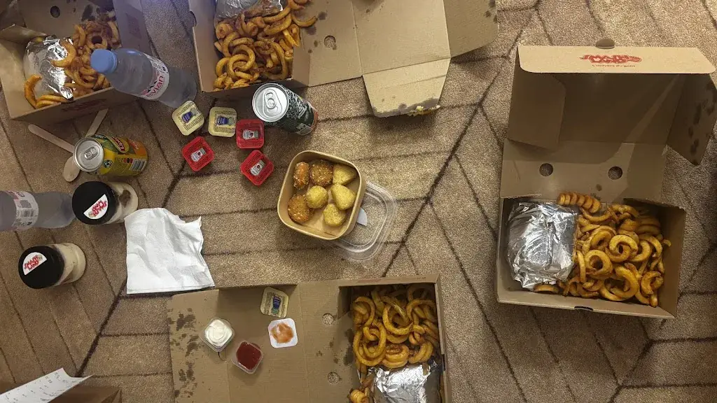 Mimouna Bouazza_SMASH LAND_Chanteloup-en-Brie_review