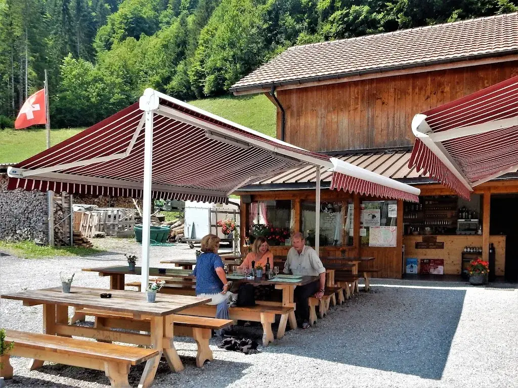 Buvette et fromagerie des Invuettes Restaurant in Charmey