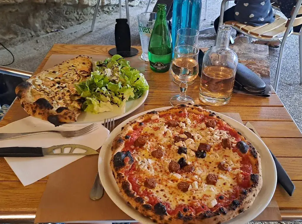 Anna Antke_Pizzeria du Jabron_Dieulefit_review
