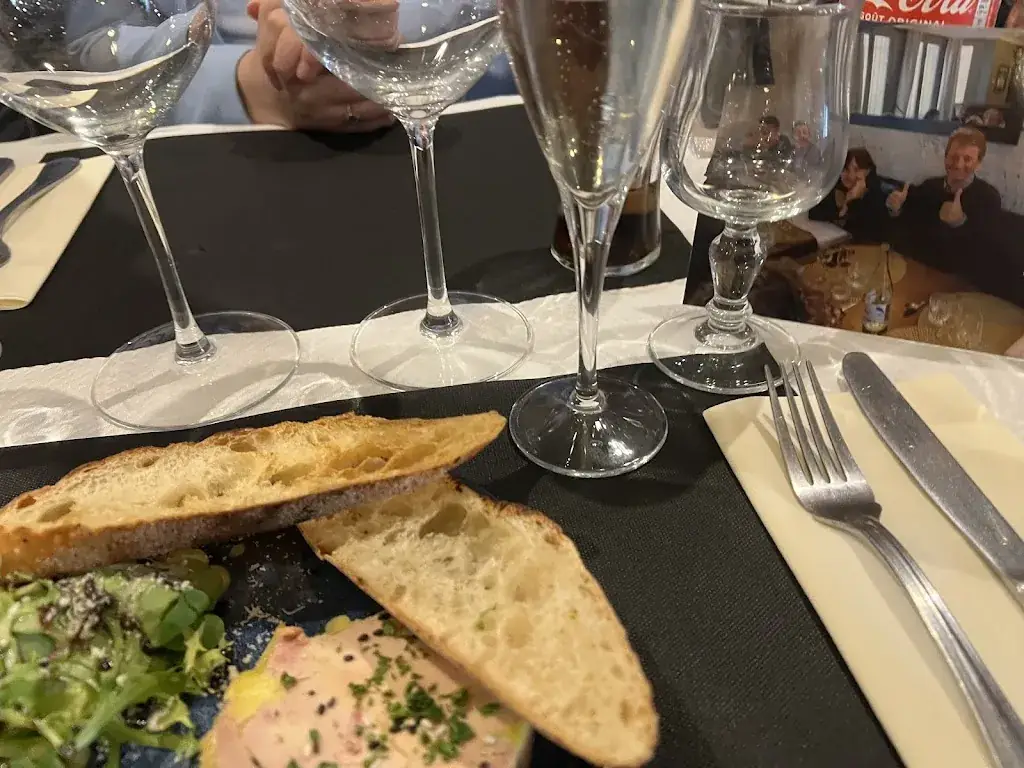 Céline Ginesty_Au Village_Bry-sur-Marne_recensione