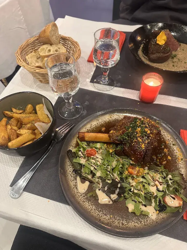 Samia Adouane_Au Village_Bry-sur-Marne_recensione