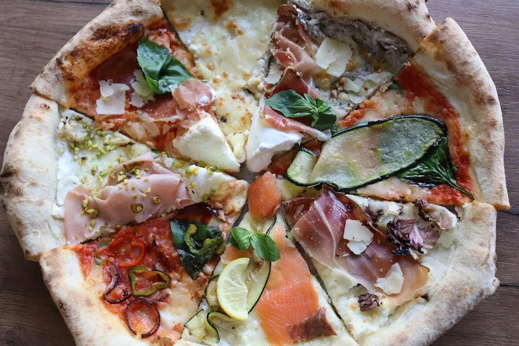 Mémé Rina - Pizzeria_Chatou_slider_image_2