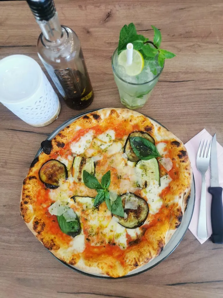 Mémé Rina - Pizzeria_Chatou_slider_image_3