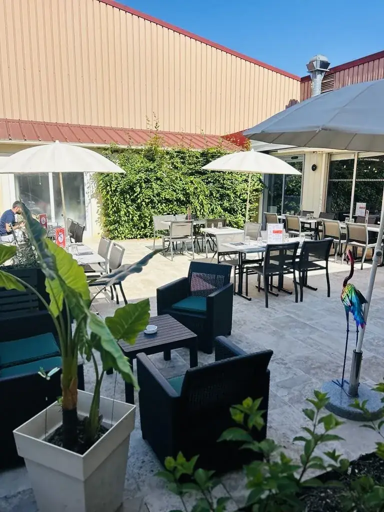 Restaurant la terrasse du tennis_Feucherolles_slider_image_3