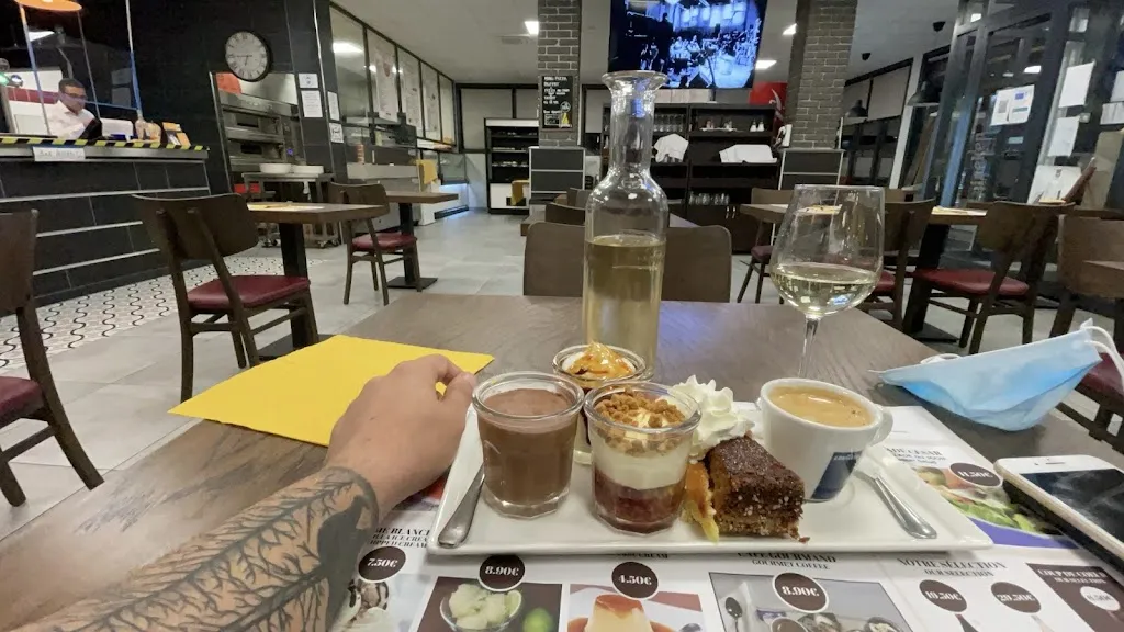 Alexandru Bogdan_Les Maraîchers_Chevilly-Larue_review