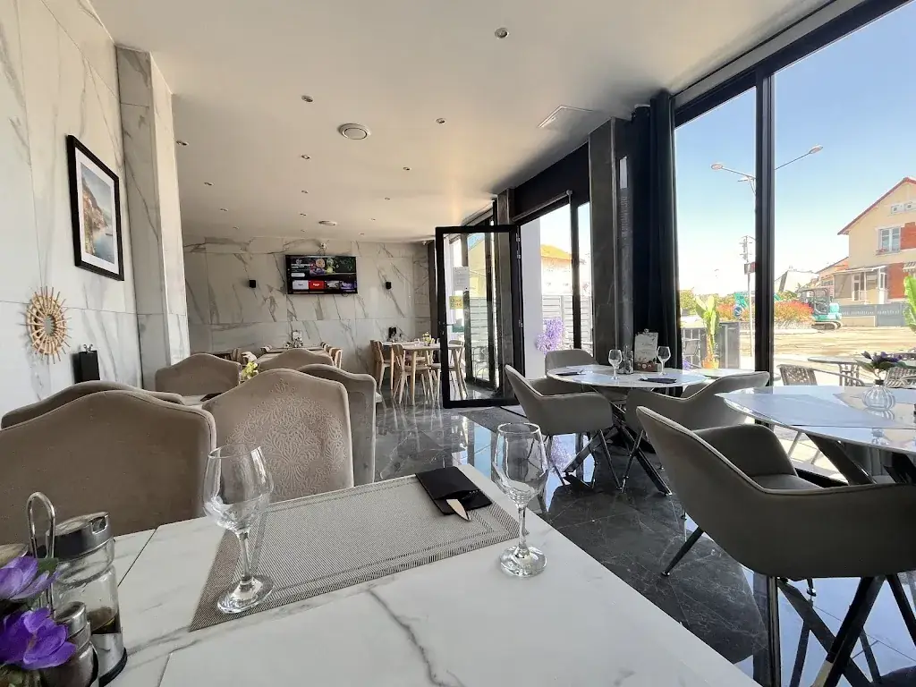 Le Victoria Restaurant_Chevilly-Larue_slider_image_3