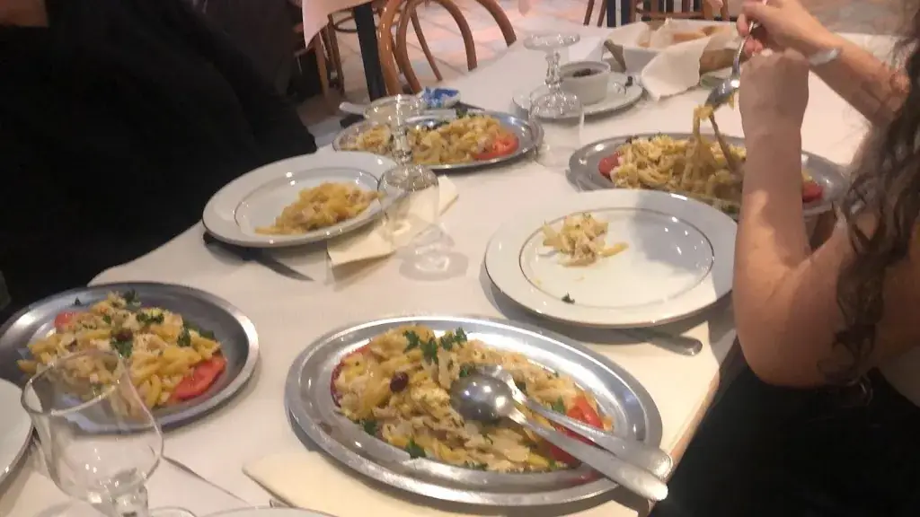 Carla “Carlita” LOUREIRO_Modern Bar_Chevilly-Larue_review