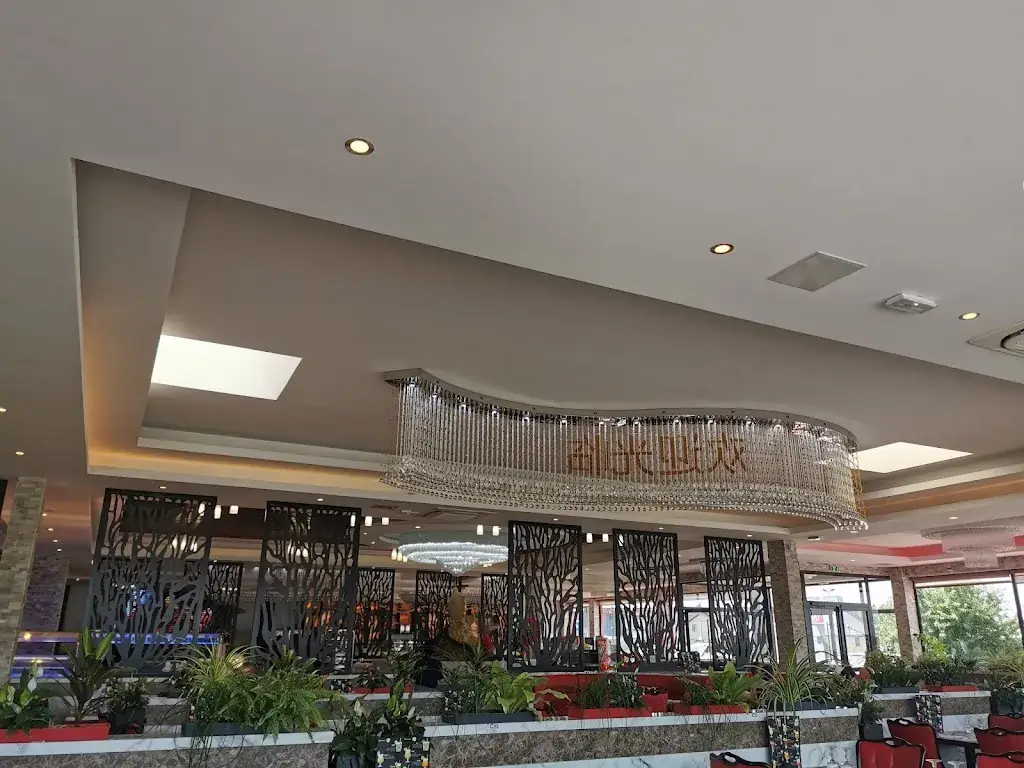 Palais de Mazarin restaurant in Chilly-Mazarin