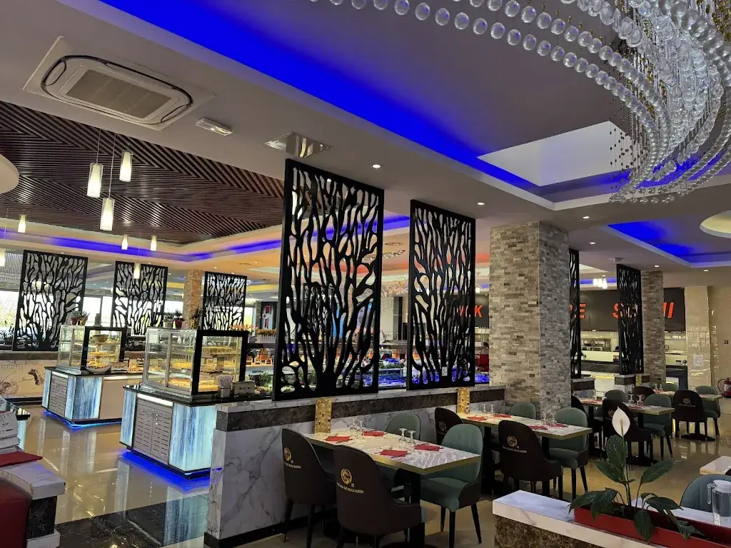 Palais de Mazarin_Chilly-Mazarin_slider_image_3