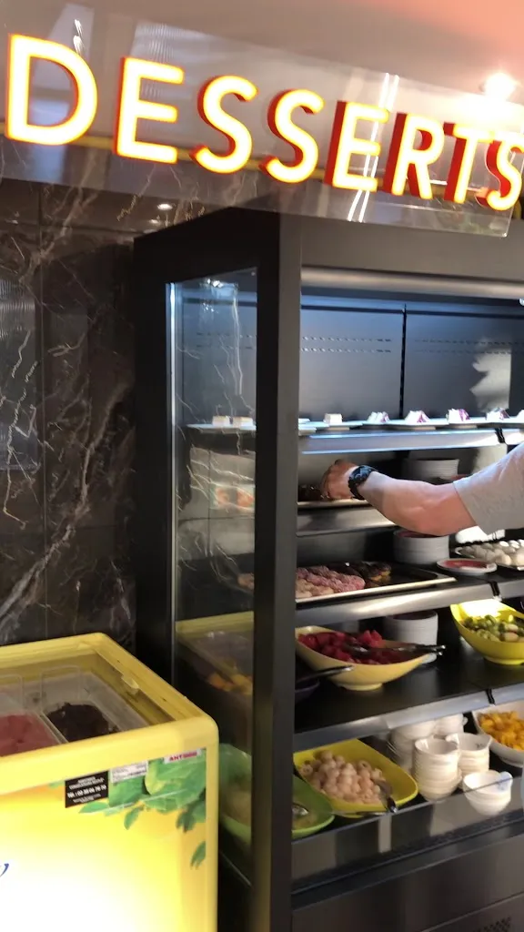 Michi_Massy_slider_image_2