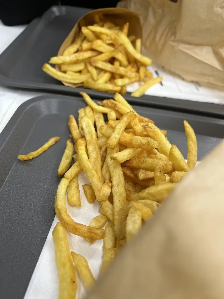 Gio Lee_Alfred Burger_Chessy_review