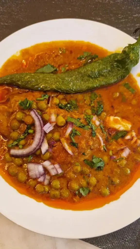 Alisha Rachel Kurian_Restaurant El Bey_Chilly-Mazarin_review