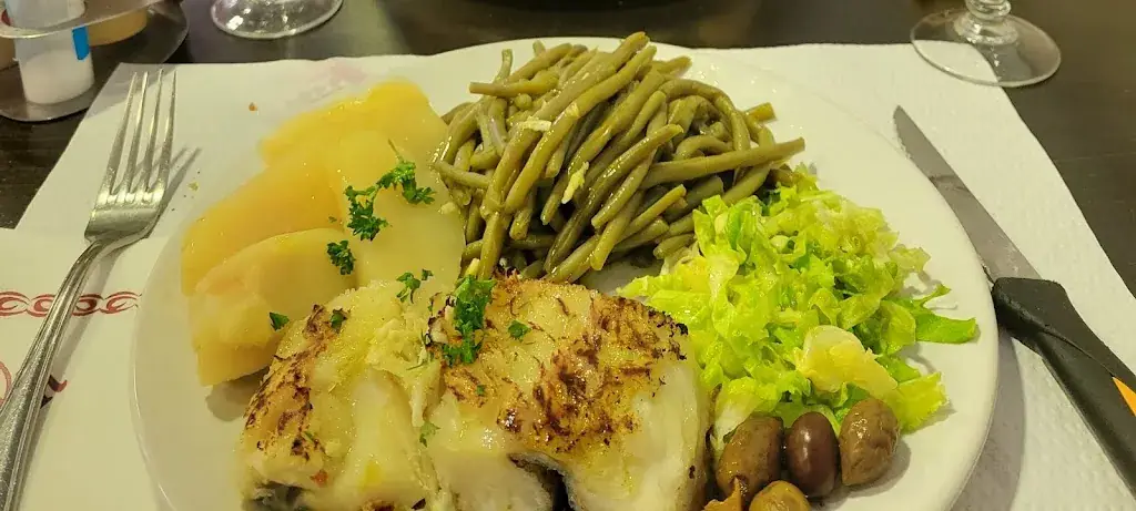 le pombal le chemin de fer restaurant in Chilly-Mazarin