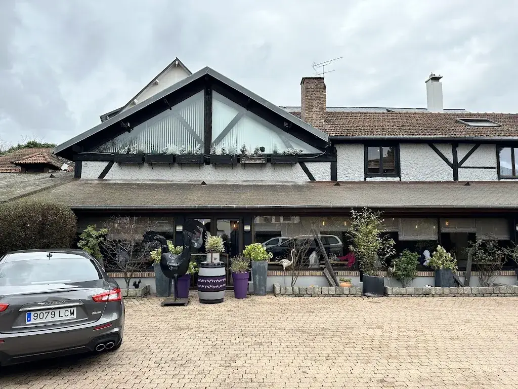 Mert Egilmezler_La Ferme de Voisins_Voisins-le-Bretonneux_recensione