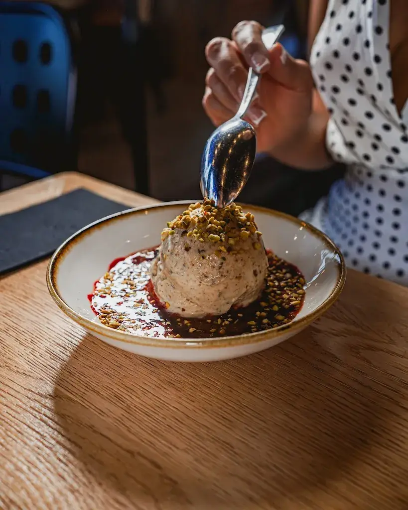 Moustache Bistro Pub_Châtenay-Malabry_slider_image_3